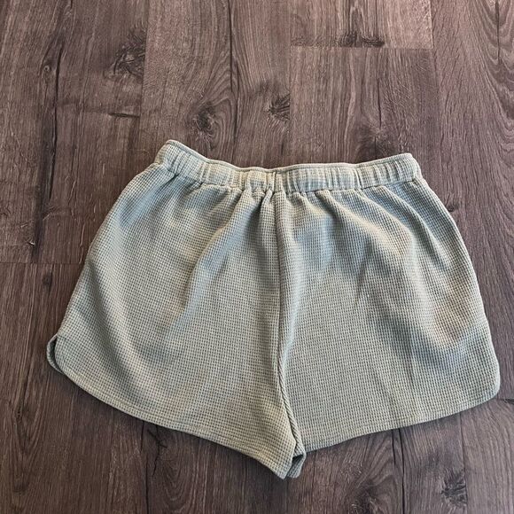 Women shorts with pockets  size Small - Picture 2 of 4